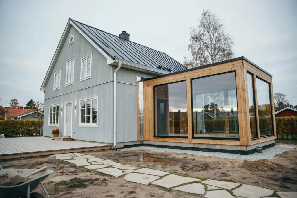 bygga uterum mot huset regler grundarbete och vanliga misstag att undvika